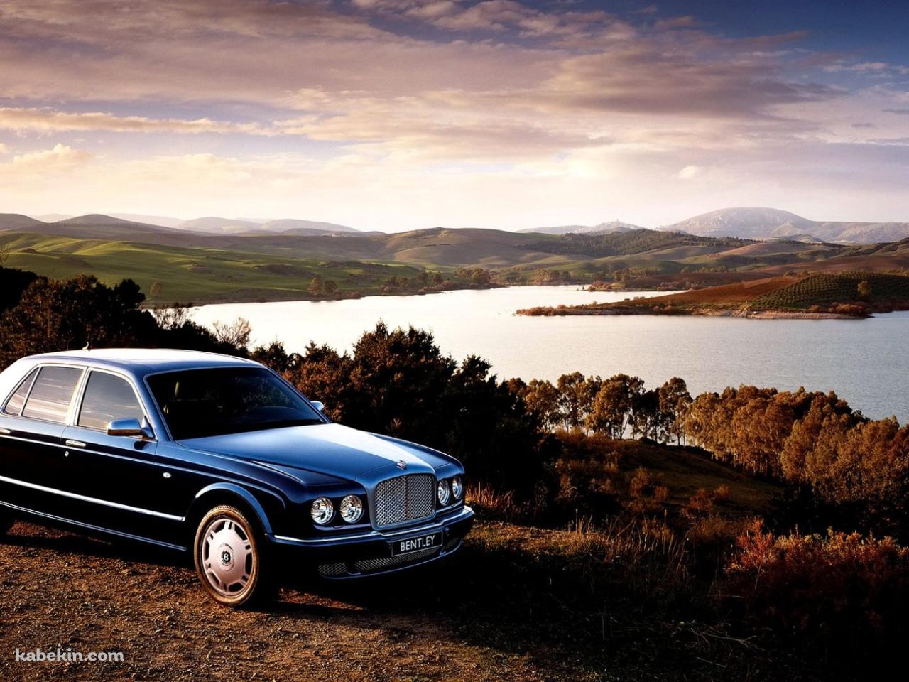 湖畔に停車するベントレー・アルナージ / Bentley Arnageの壁紙(1280px x 960px) 高画質 PC・デスクトップ用