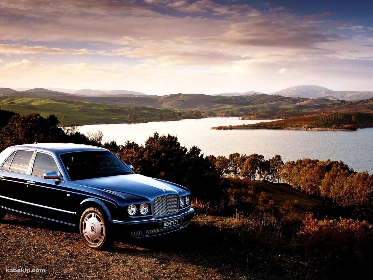 湖畔に停車するベントレー・アルナージ / Bentley Arnageの壁紙(1440px x 1080px) 高画質 PC・デスクトップ用