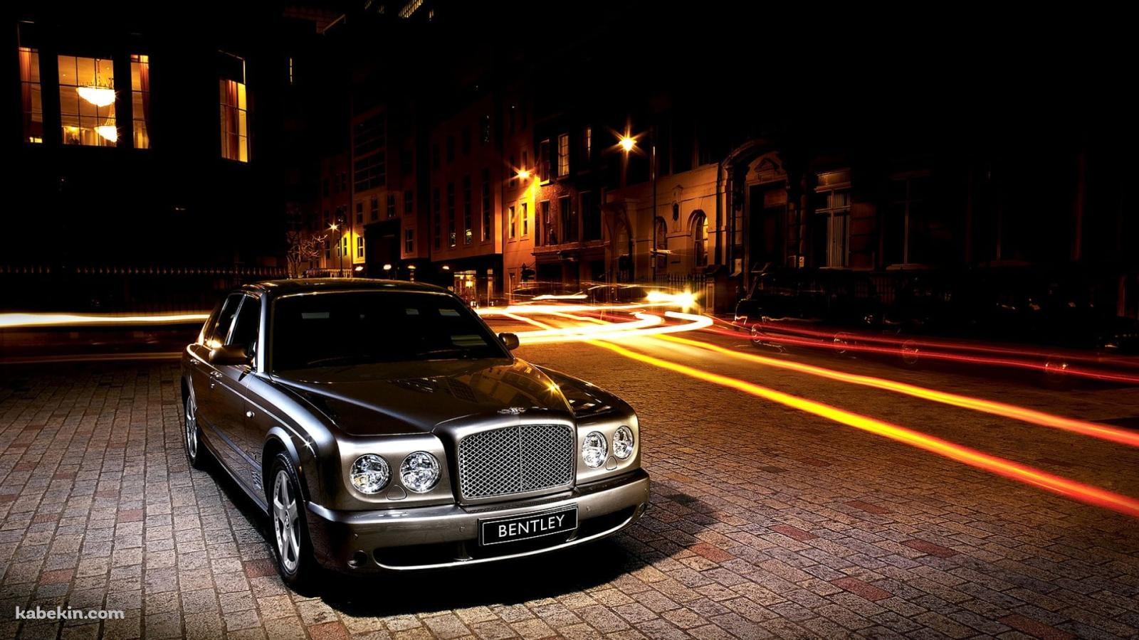 夜の街中で停車する黒のベントレー・アルナージ / Bentley Arnageの壁紙(1600px x 900px) 高画質 PC・デスクトップ用