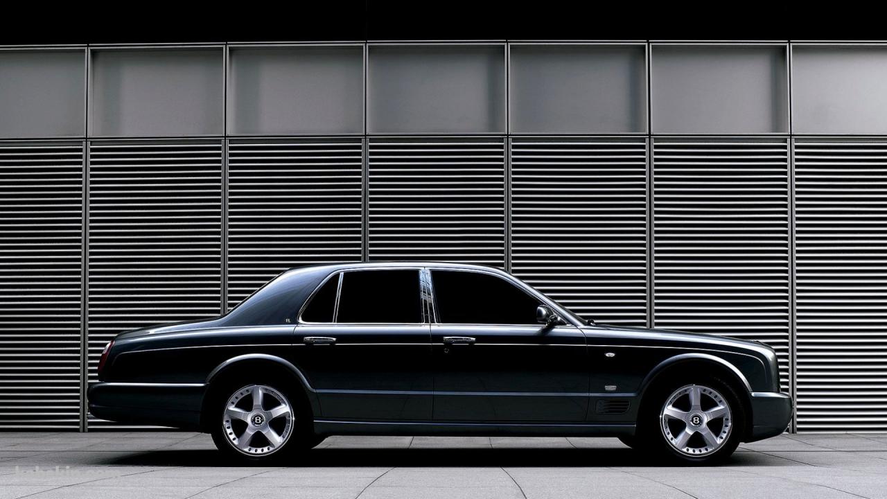 停車する黒いベントレー・アルナージ / 横 / Bentley Arnageの壁紙(1280px x 720px) 高画質 PC・デスクトップ用