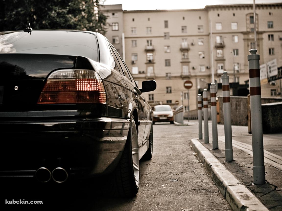 路駐する黒いBMW / 後ろ姿の壁紙(1152px x 864px) 高画質 PC・デスクトップ用
