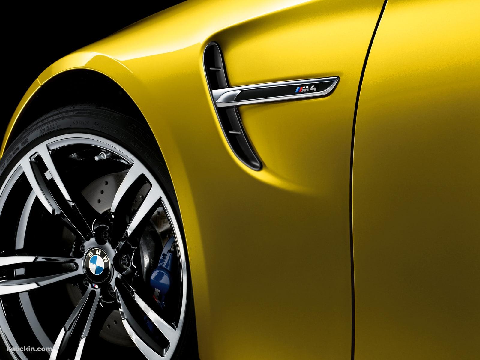 黄色いBMW M4 クーペの壁紙(1600px x 1200px) 高画質 PC・デスクトップ用