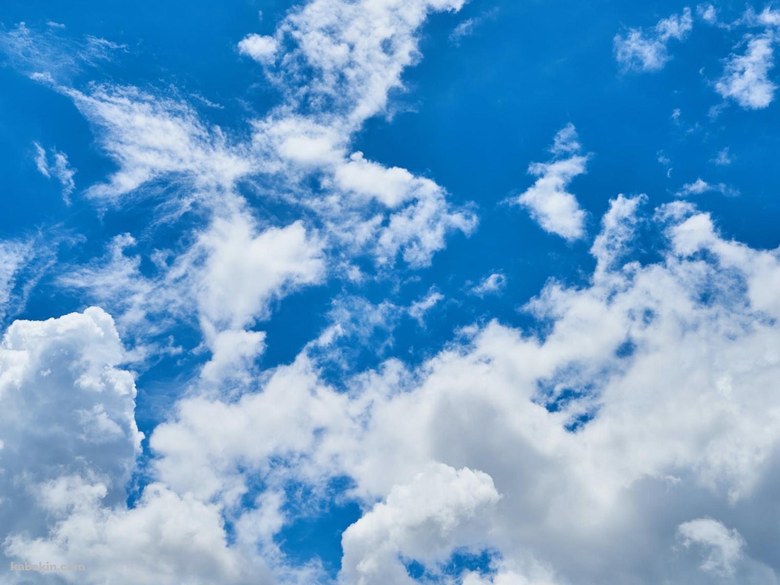 青空 / 風になびく雲の壁紙(1600px x 1200px) 高画質 PC・デスクトップ用