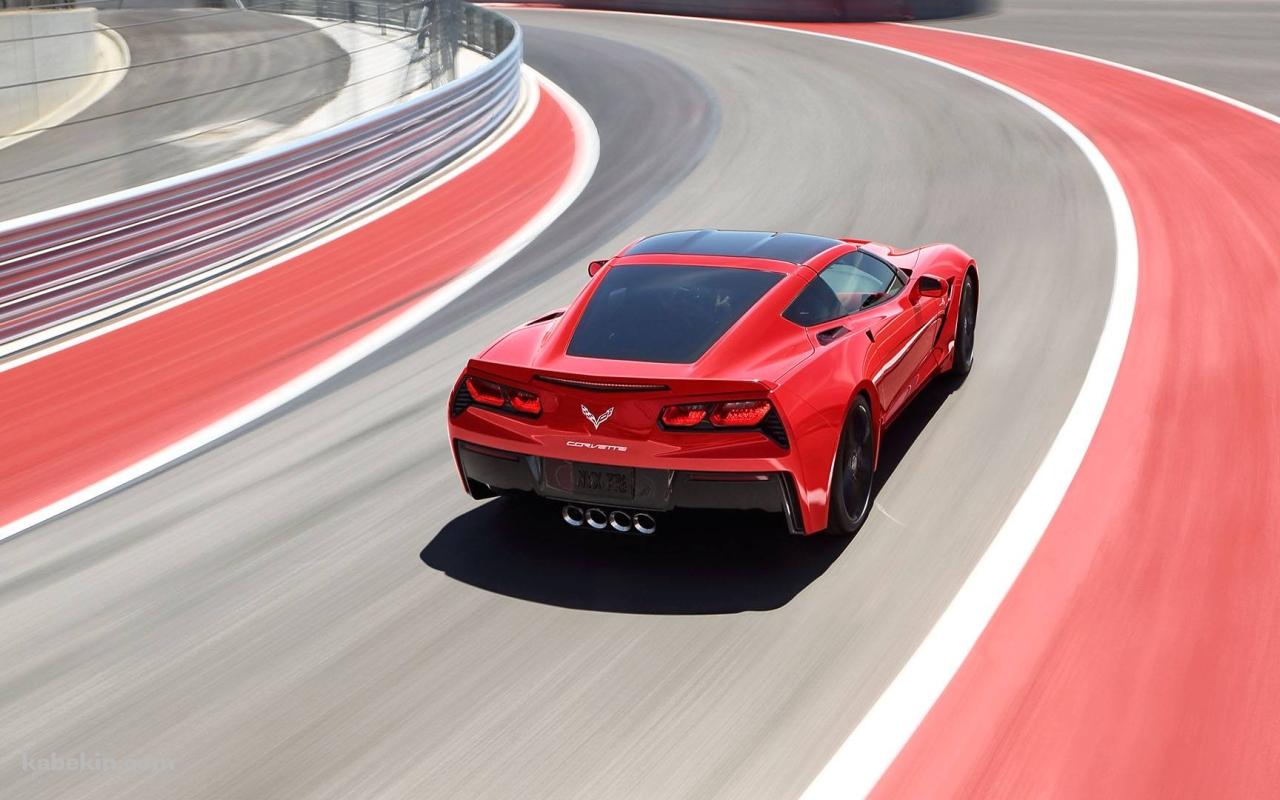 疾走する赤いシボレー コルベット / かっこいい / Red Chevrolet Corvetteの壁紙(1280px x 800px) 高画質 PC・デスクトップ用