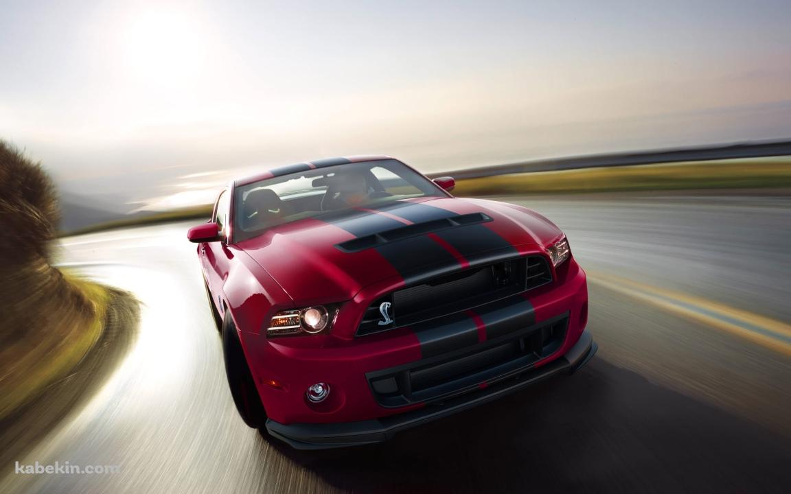 コーナーを曲がる赤色のフォード・マスタングシェルビーGT500の壁紙(1152px x 720px) 高画質 PC・デスクトップ用