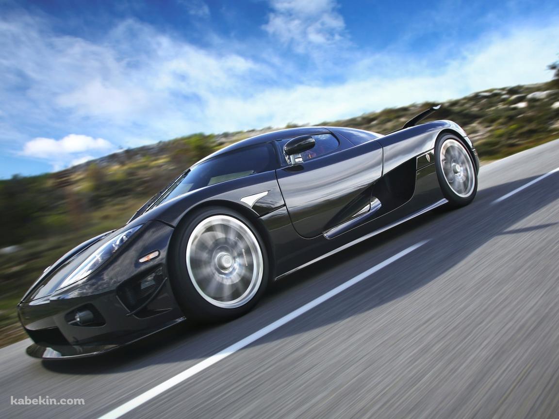 道路を走行するかっこいいケーニグセグ / Koenigsegg / スウェーデンの壁紙(1152px x 864px) 高画質 PC・デスクトップ用