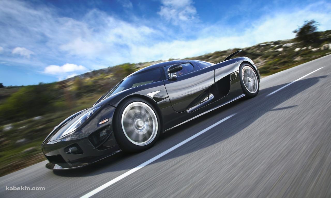 道路を走行するかっこいいケーニグセグ / Koenigsegg / スウェーデンの壁紙(1280px x 768px) 高画質 PC・デスクトップ用