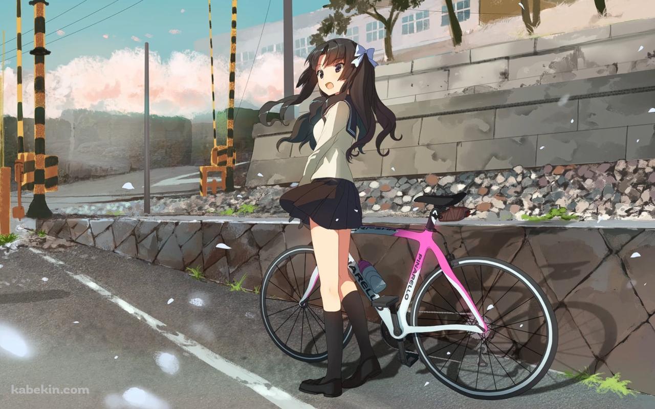 ピンク・白の自転車と神倉 冬音 / 踏切 / 南鎌倉高校女子自転車部の壁紙(1280px x 800px) 高画質 PC・デスクトップ用