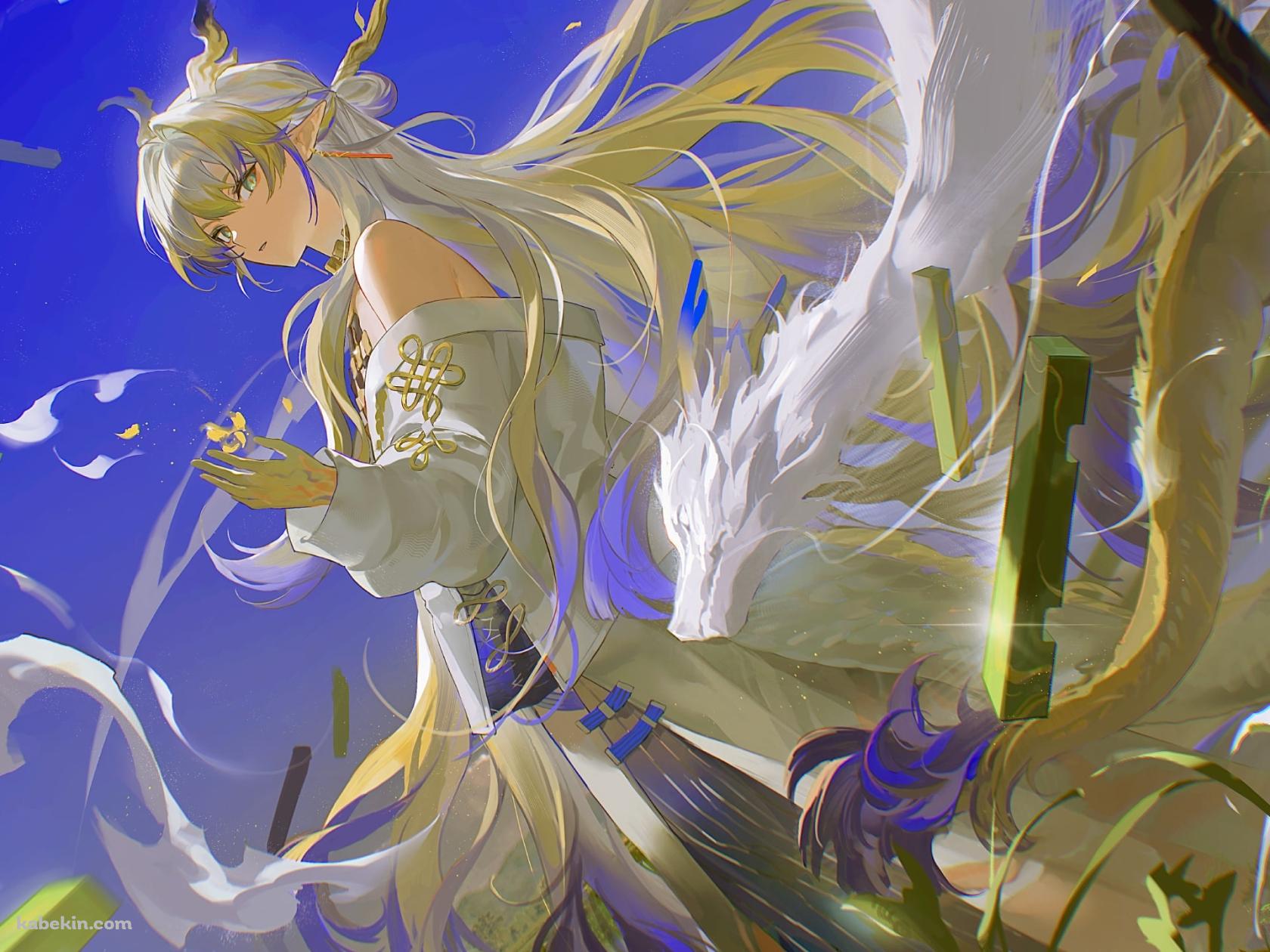 青空と花びらを持つスー / アークナイツの壁紙(1680px x 1260px) 高画質 PC・デスクトップ用
