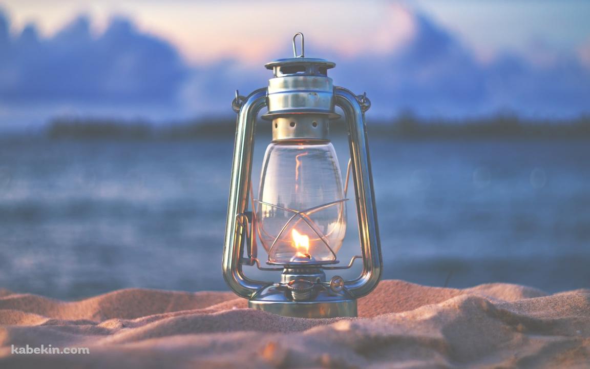 海と砂浜とランプ / Sea beach and lampの壁紙(1152px x 720px) 高画質 PC・デスクトップ用
