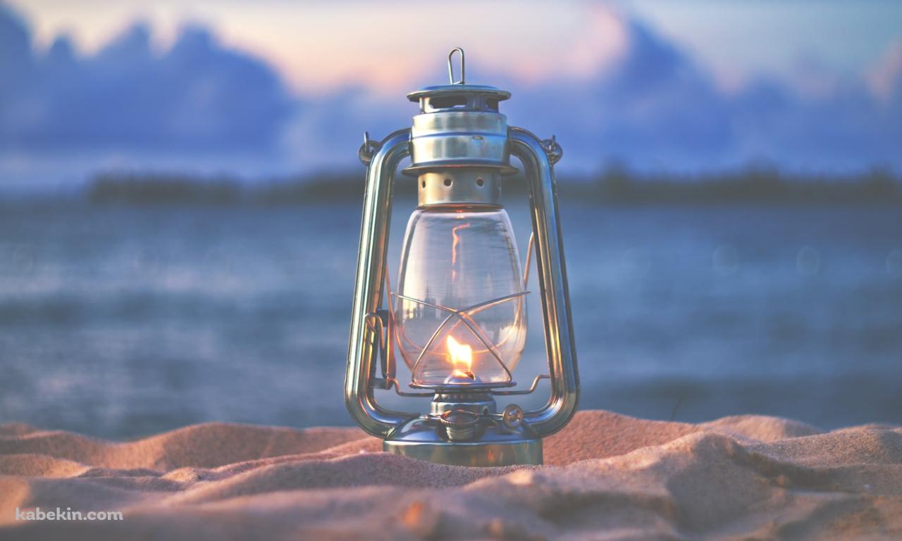 海と砂浜とランプ / Sea beach and lampの壁紙(1280px x 768px) 高画質 PC・デスクトップ用