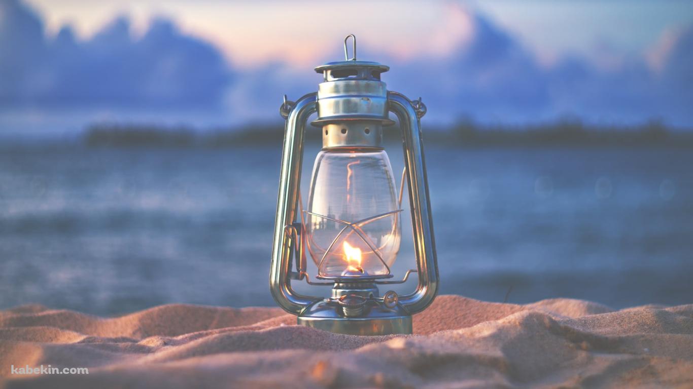 海と砂浜とランプ / Sea beach and lampの壁紙(1366px x 768px) 高画質 PC・デスクトップ用