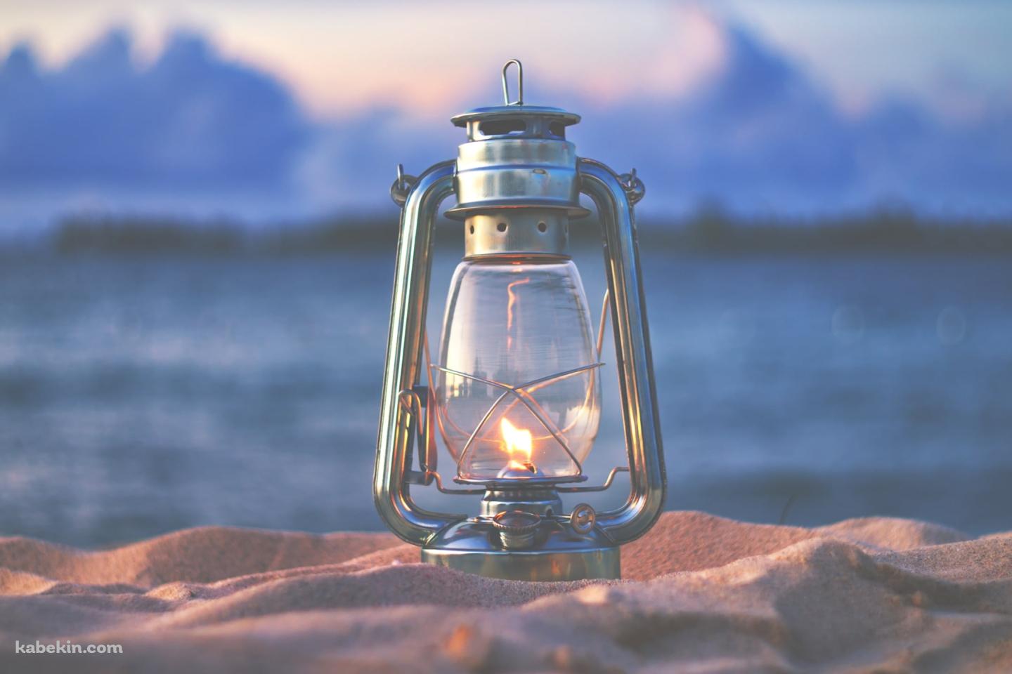 海と砂浜とランプ / Sea beach and lampの壁紙(1440px x 960px) 高画質 PC・デスクトップ用