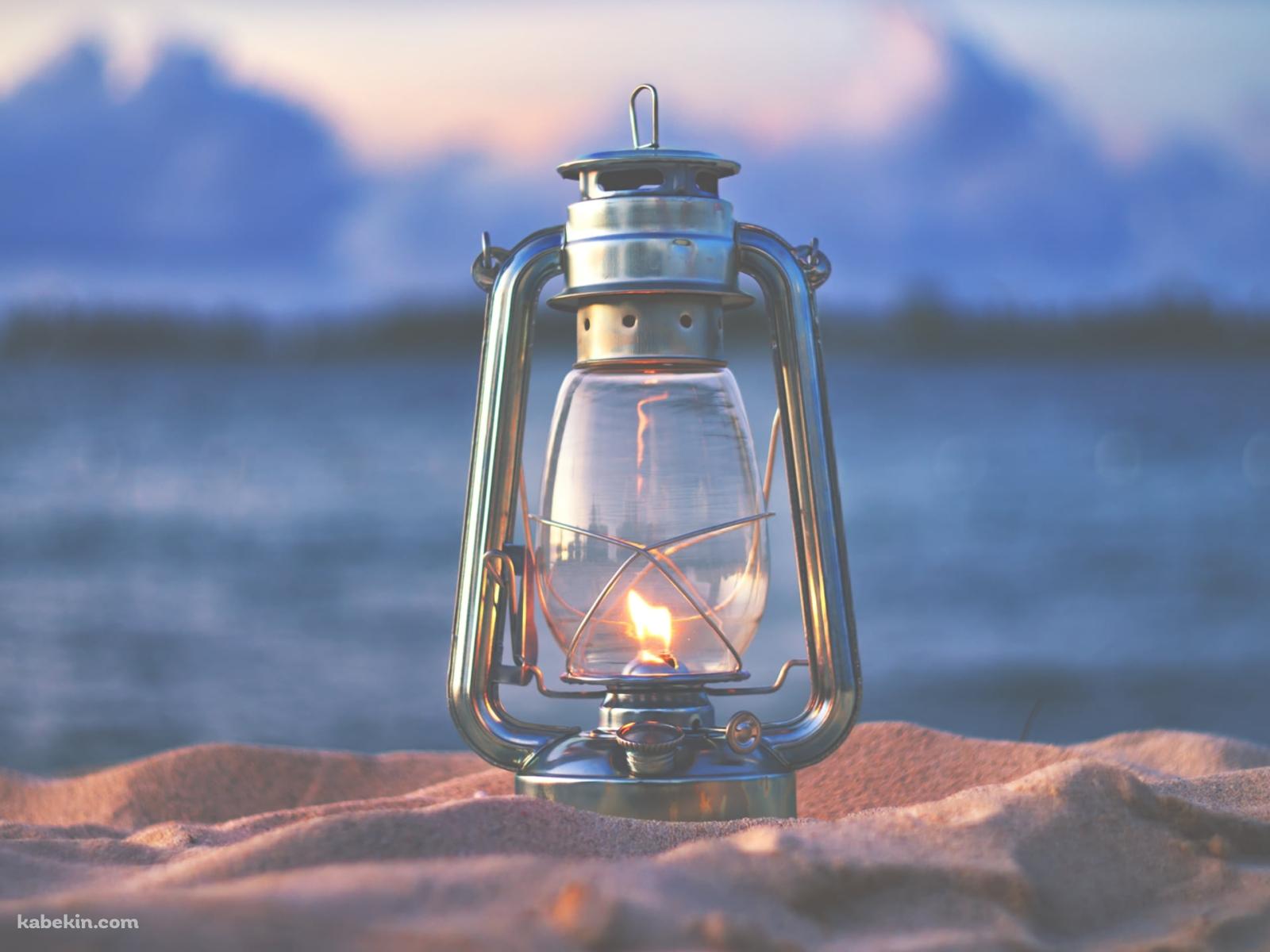 海と砂浜とランプ / Sea beach and lampの壁紙(1600px x 1200px) 高画質 PC・デスクトップ用
