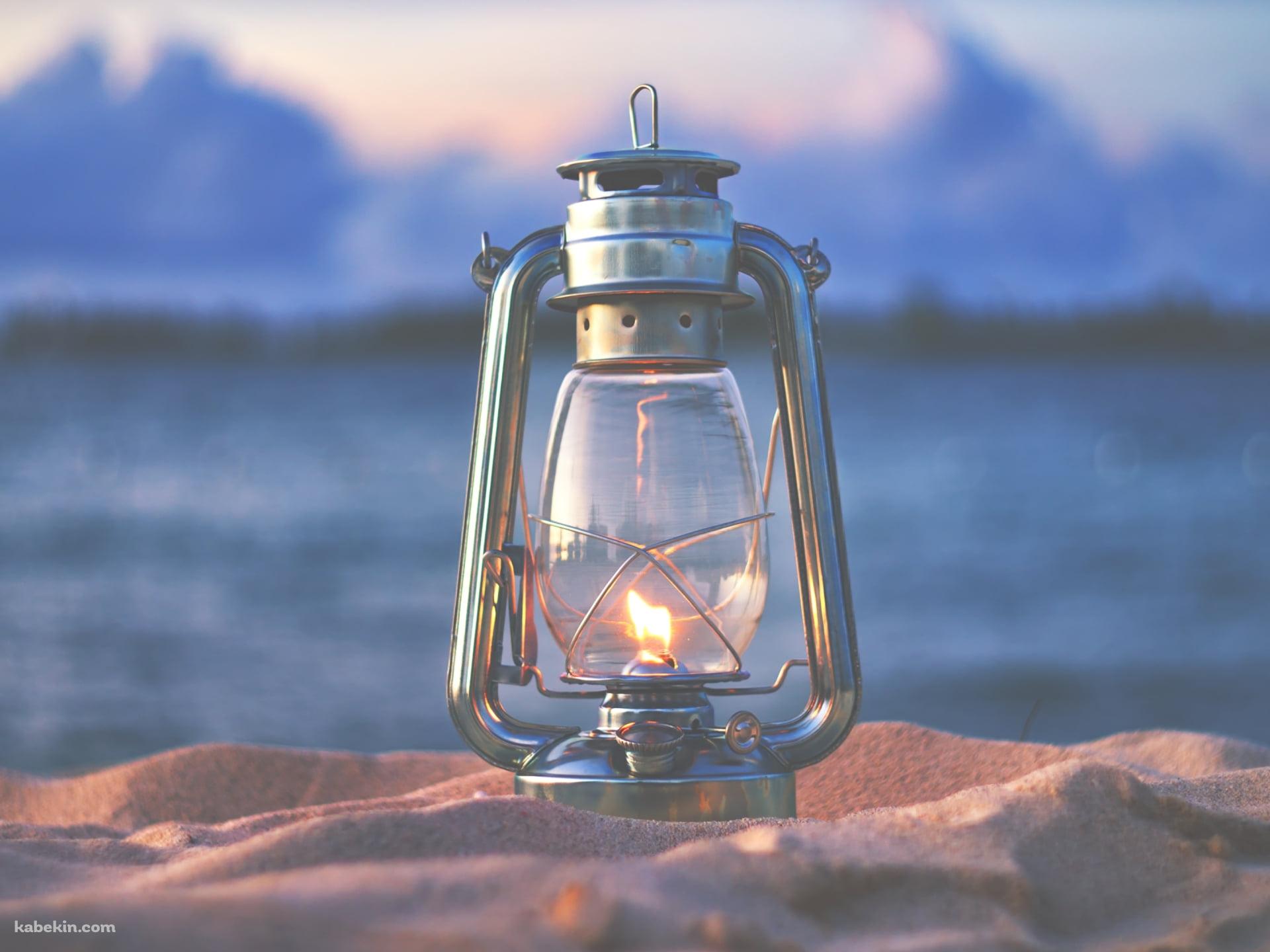 海と砂浜とランプ / Sea beach and lampの壁紙(1920px x 1440px) 高画質 PC・デスクトップ用