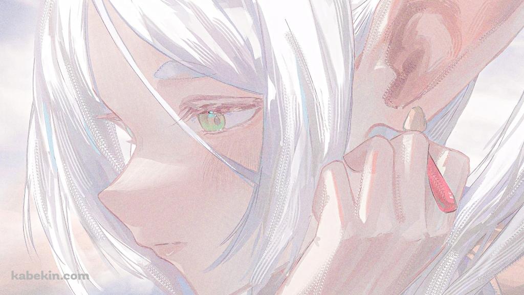 赤いイヤリングに手をかけるフリーレン / 葬送のフリーレンの壁紙(1024px x 576px) 高画質 PC・デスクトップ用