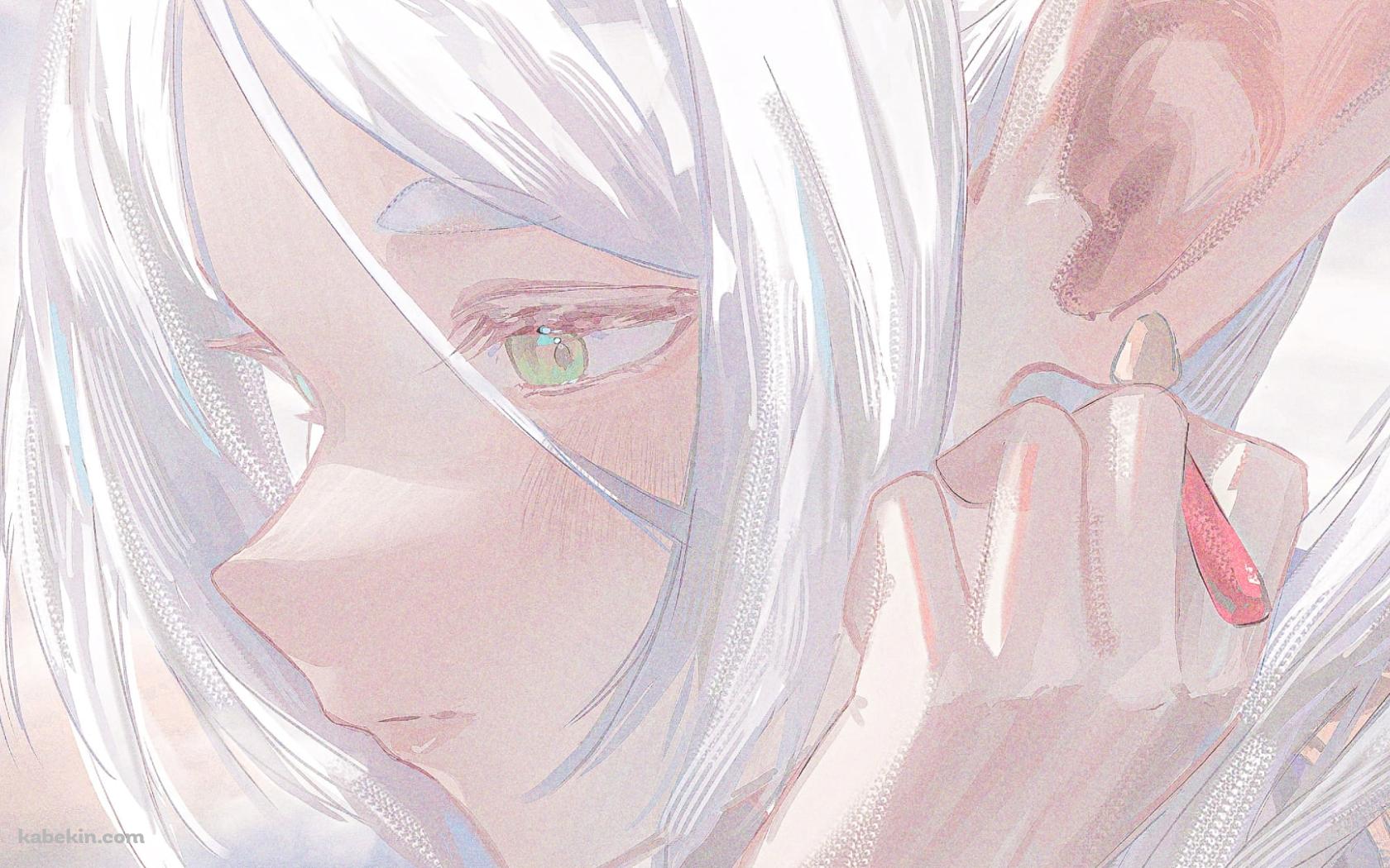 赤いイヤリングに手をかけるフリーレン / 葬送のフリーレンの壁紙(1680px x 1050px) 高画質 PC・デスクトップ用