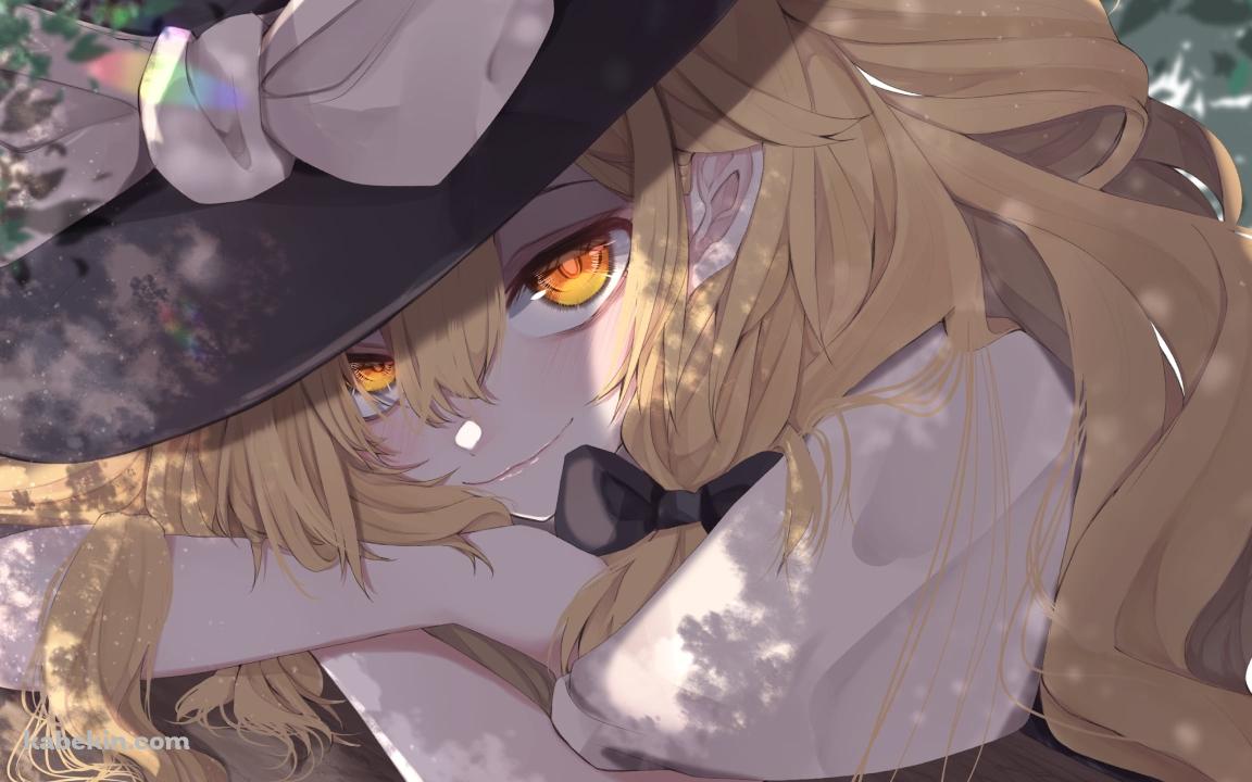 木陰でこちらを見つめる霧雨魔理沙 / 東方の壁紙(1152px x 720px) 高画質 PC・デスクトップ用