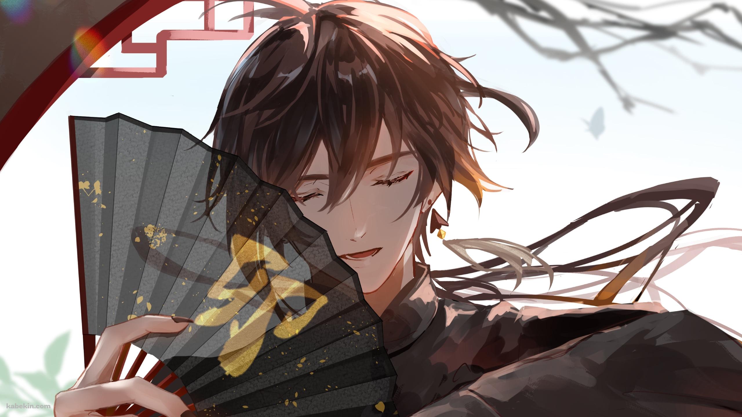 黒い扇子を仰ぐ鍾離 / 原神の壁紙(2560px x 1440px) 高画質 PC・デスクトップ用